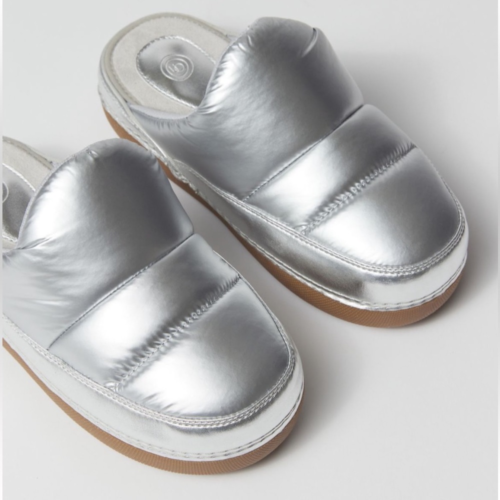 UO Lily Puffy Slipper (Run a little small)